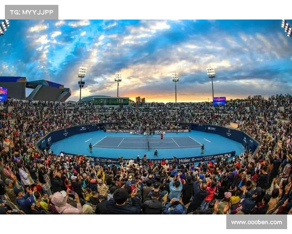 网球赛事观众热情高涨 掀起全场狂热氛围 打破常规的观赛体验 网球赛事观众热情高涨 掀起全场狂热氛围 打破常规的观赛体验